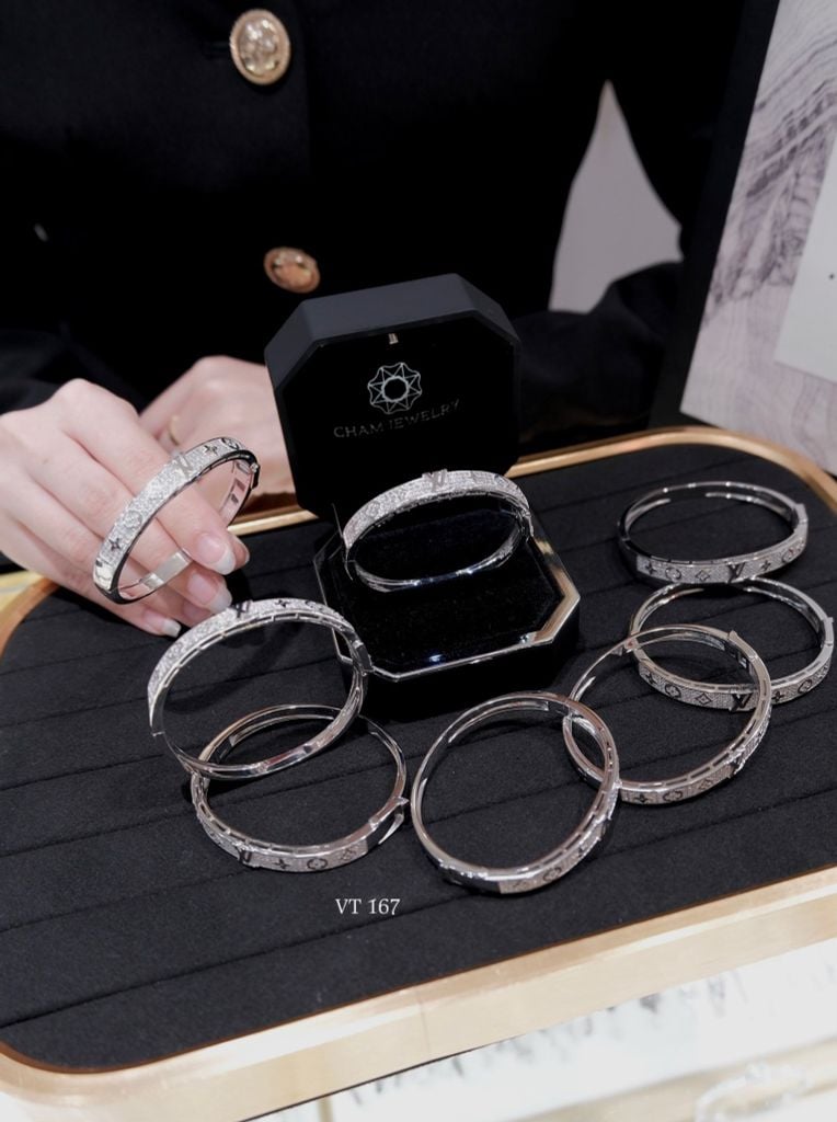 Vòng Tay LV VT167 CHAM JEWELRY. Bản 7.0mm (Barcode CV6581).