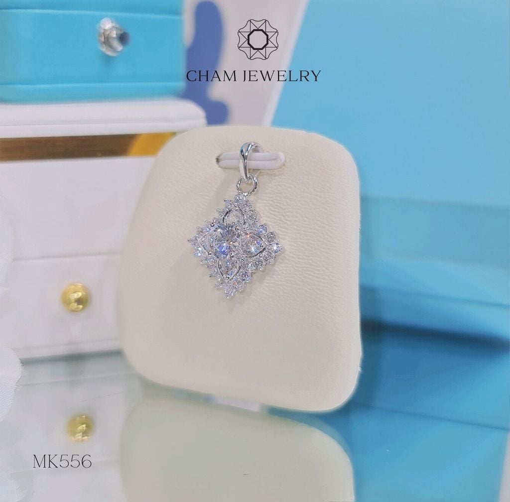 Mặt Dây Chuyền MK556 CHAM JEWELRY , Mặt Vuông Hoa Chủ 6.0mm .