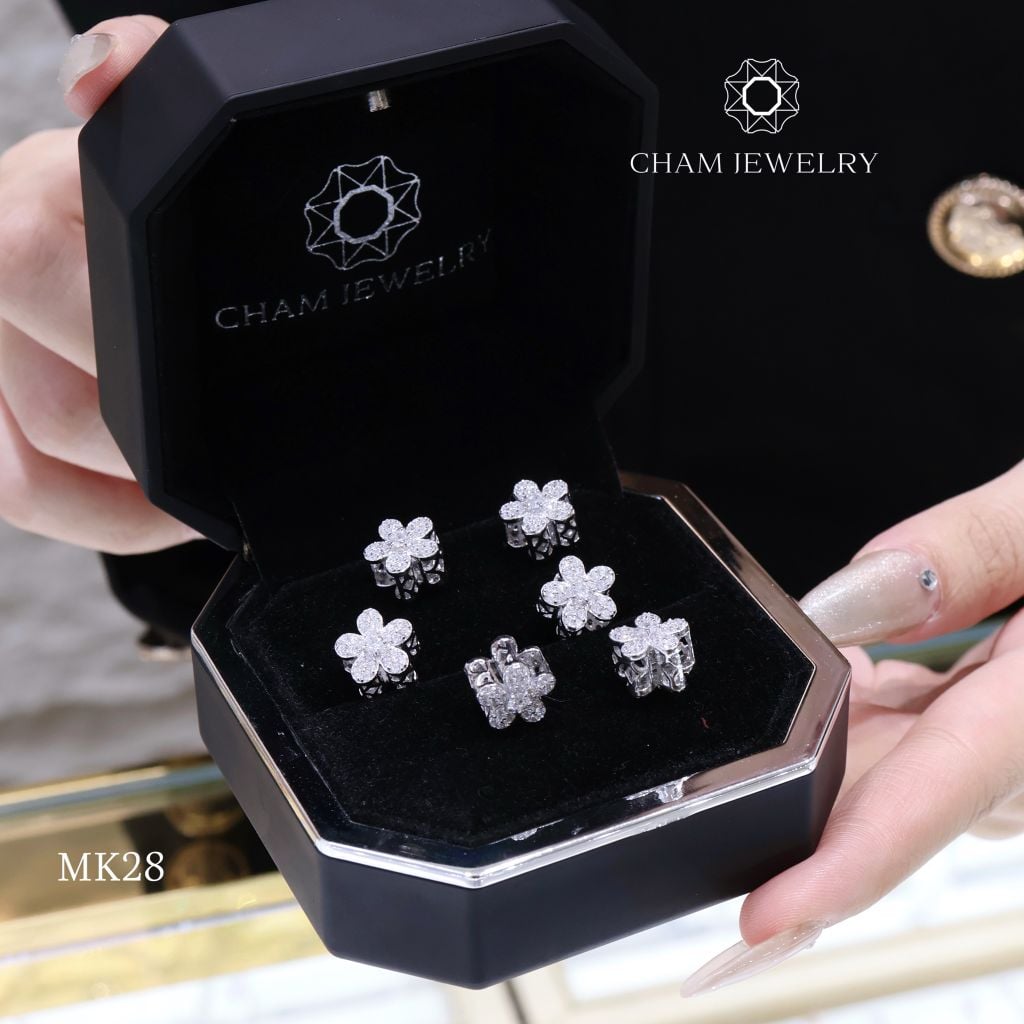 Mặt Dây Chuyền MK28 CHAM JEWELRY, 5 Hoa (Barcode TCH02)