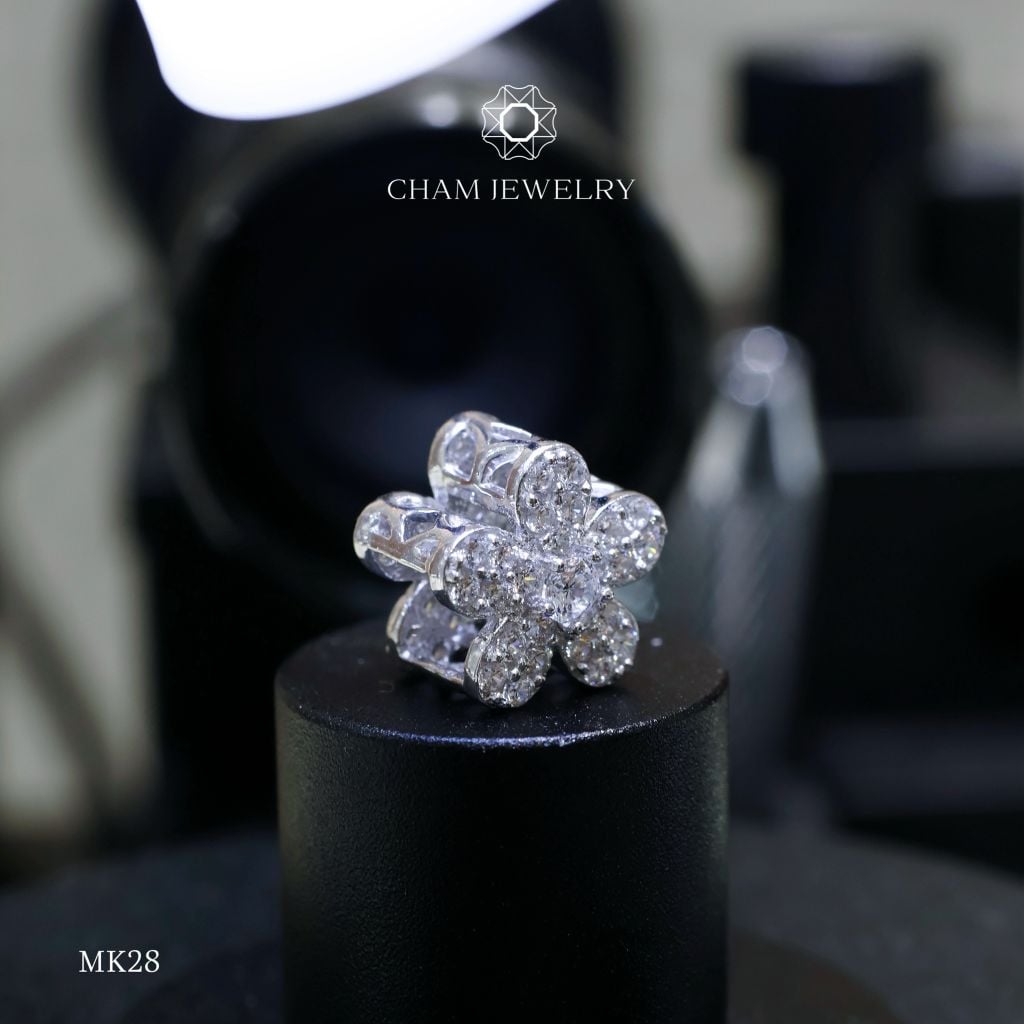 Mặt Dây Chuyền MK28 CHAM JEWELRY, 5 Hoa (Barcode TCH02)
