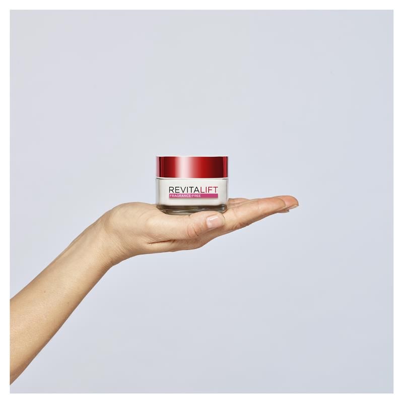Kem dưỡng da ban ngày không mùi Loreal Paris Revitalift Classic 50ml