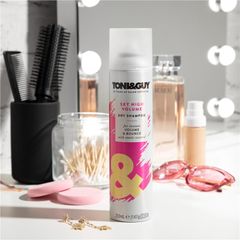 Dầu gội khô Toni & Guy Glamour Sky High 250ml