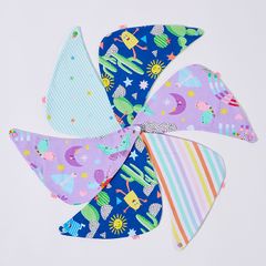 Yếm ngược họa tiết hoa neon và sọc kẹo Bambi Mini Co. Dribblebib GirIs 2 gói