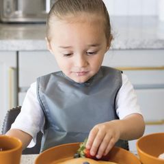 Yếm tạp dề chống bẩn Tiny Twinkle Mess Proof Apron Bib 2 gói - Sage, Charcoal nhỏ