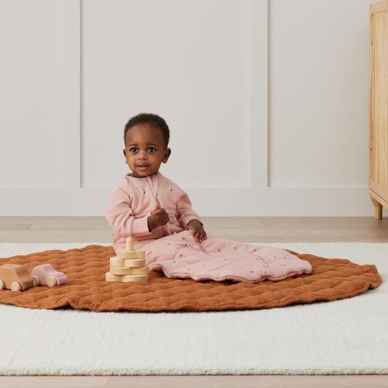 Túi ngủ Jersey ergoPouch tay dài Daisies 2.5 TOG 3-12 tháng