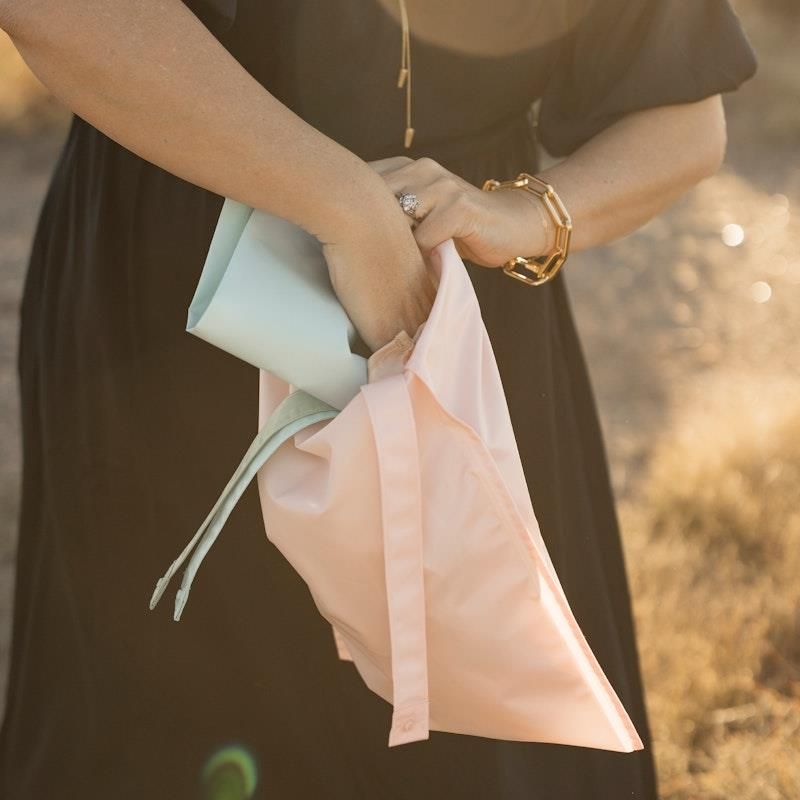 Túi đựng đồ ướt chống bẩn Tiny Twinkle Mess Proof 2 gói màu hồng và đỏ tía