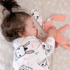 Baby Loves Sleep - Búp bê Bunny Hugs Giving - Hồng đào 1 mảnh