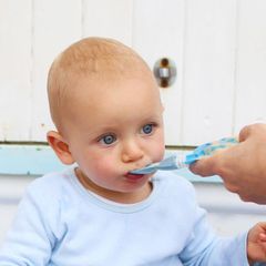 Bộ thìa và vòi đựng thức ăn cho bé Cherub - Bộ màu xanh lam và xanh lá cây xô thơm