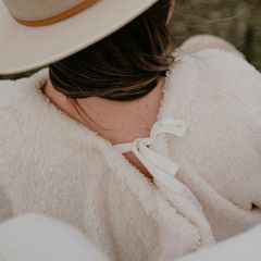 Kem dưỡng da cho bé BHOOMI Babe Feeding Blanket