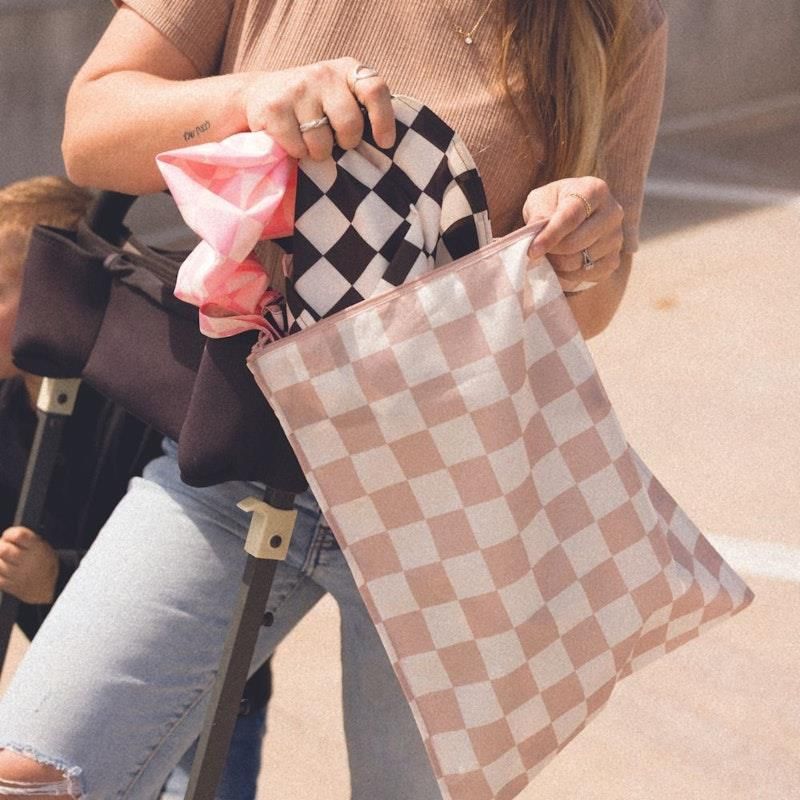 Túi đựng đồ ướt chống bẩn Tiny Twinkle Mess Proof 2 chiếc màu đen và xanh lá cây