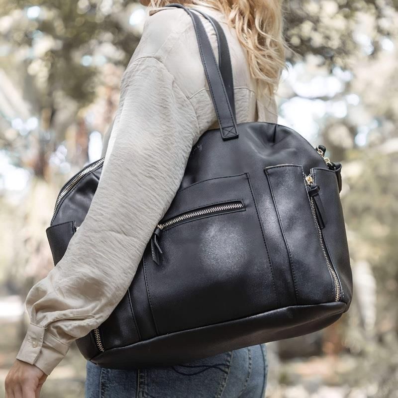 Túi tã Hannah & Henry Chelsea Convertible màu đen