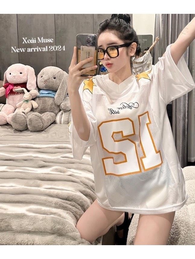  E21-Áo phông dáng rộng dấu quần số 12 