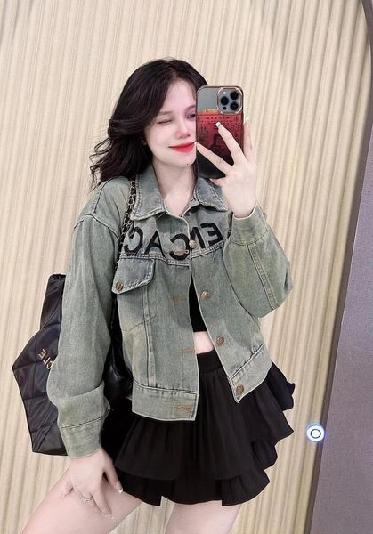  B97-Áo khoác jean họa tiết chữ ngực nút cổ bẻ tay dài! 