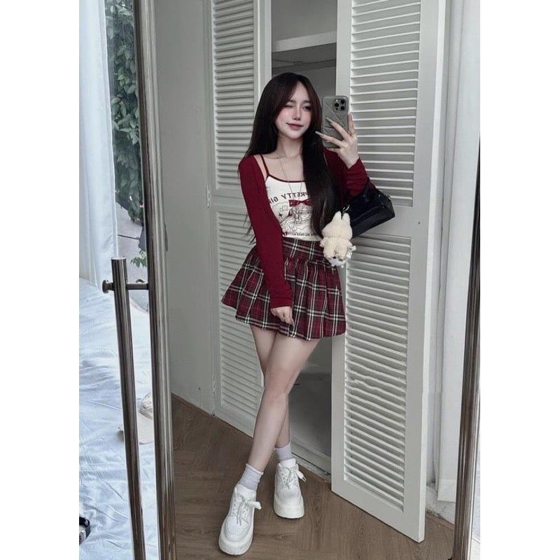  B95-Bộ áo 2 dây và chân váy xếp ly kẻ đỏ xoè cùng áo khoác đỏ cho phái đẹp 