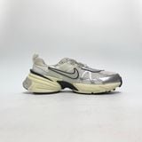  NIKE V2K RUN SUMMIT WHITE METALLIC SILVER FD0736-100 