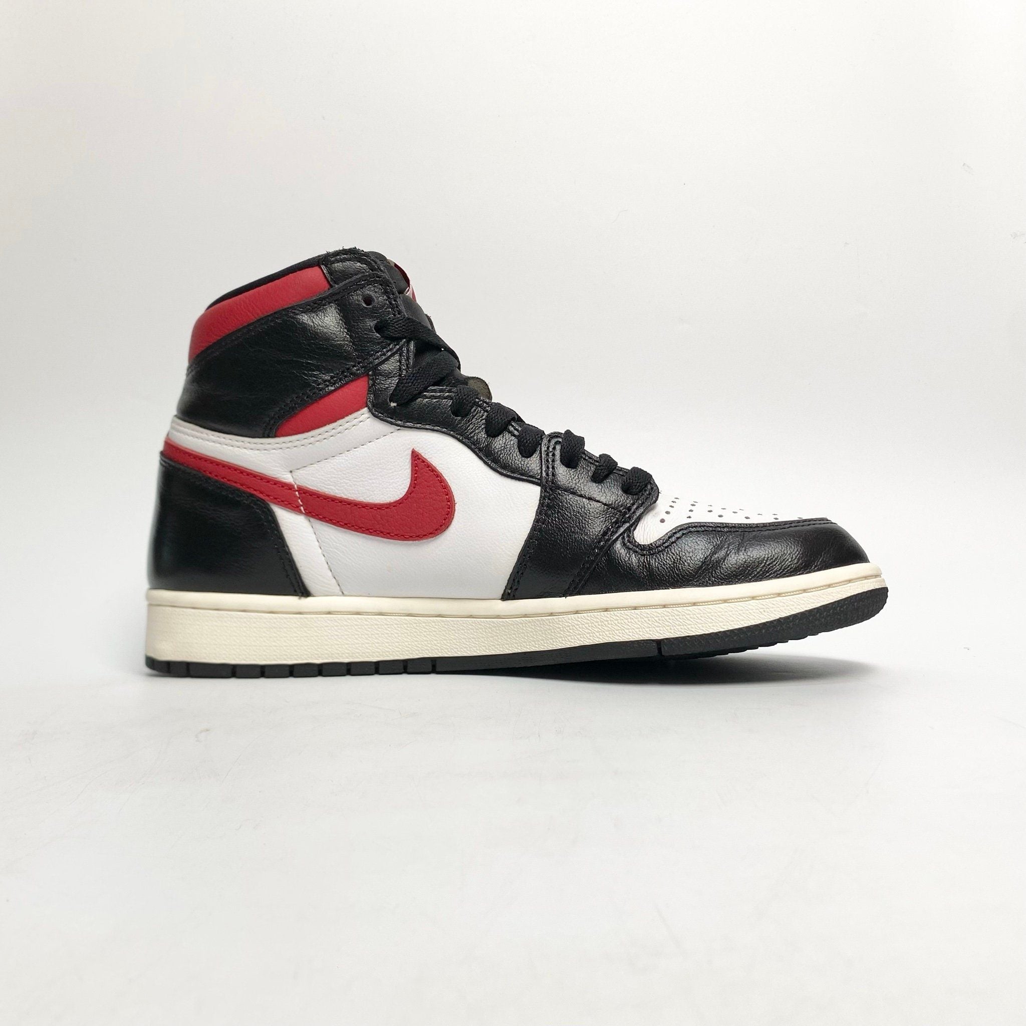  NIKE AIR JORDAN 1 RETRO HIGH BLACK GYM RED 555088-061 