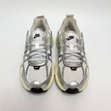  NIKE V2K RUN SUMMIT WHITE METALLIC SILVER FD0736-100 