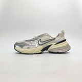  NIKE V2K RUN SUMMIT WHITE METALLIC SILVER FD0736-100 