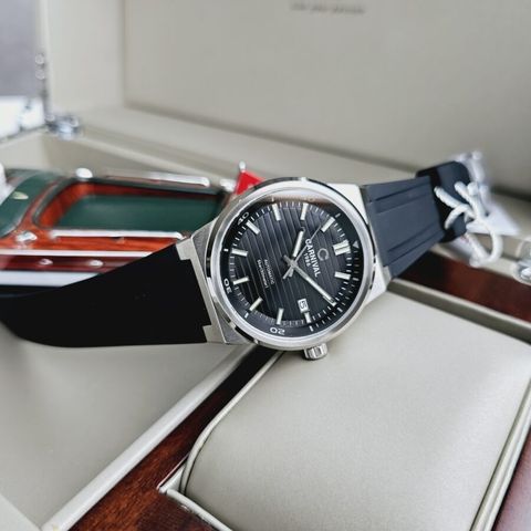  Đồng hồ Carnival 8106G-VT-DCS-D 