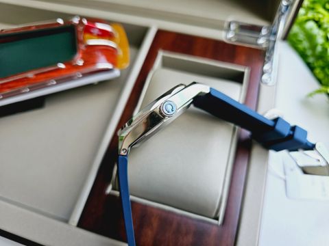  Đồng hồ Carnival 8107G-VT-DCS-X 