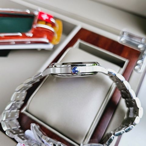  Đồng hồ Carnival 8093G-VT-N 