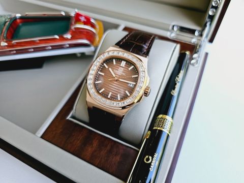  Đồng hồ Carnival 8108G-VH-DD-N 