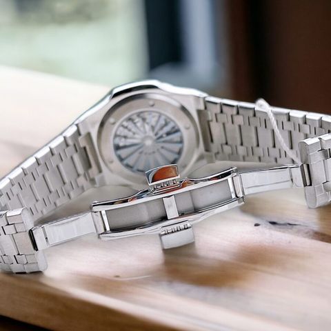  Đồng hồ Carnival 8118G-VT-T 