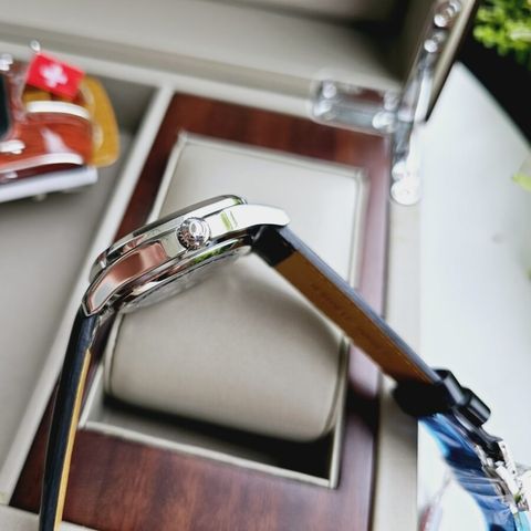  Đồng hồ Carnival 8115G-VT-DD-N 