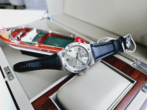  Đồng hồ Carnival 8089G-VT-DD-N 