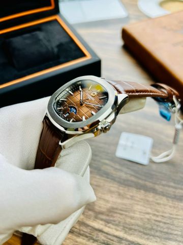  Đồng hồ Carnival 8113G-VT-DD-N 