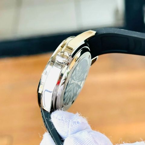  Đồng hồ Carnival 8113G2-VT-DCS-D 