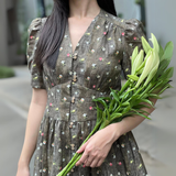  K675 Đầm Linen Cổ V Hoa Nhí Dáng Chữ A Phối Khuy Gỗ Sang Trọng 
