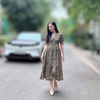 K675 Đầm Linen Cổ V Hoa Nhí Dáng Chữ A Phối Khuy Gỗ Sang Trọng