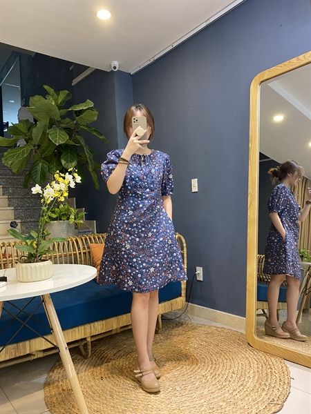  K435 Đầm hoa nhí xanh than buộc nơ may li ở ngực 