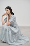  K408 Đầm linen cổ V, dáng xuông, đuôi cá 2 tầng 