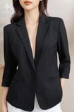  Set Suits bao gồm áo Blazer linen lụa tay lỡ, 1 khuy và quần ống xuông trắng khóa sau 