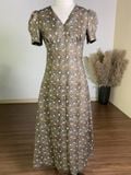  Đầm Linen Hoa Nhí, cổ V – Khuy Gỗ Tinh Tế, Phong Cách Pháp Lãng Mạn | K491 