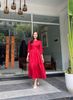 Đầm linen đỏ cổ tròn tay lỡ đuôi cá, phong cách duyên dáng