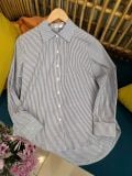  Áo sơ mi cotton kẻ xanh, cổ trắng, dài tay. 