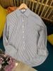 Áo sơ mi cotton kẻ xanh, cổ trắng, dài tay.