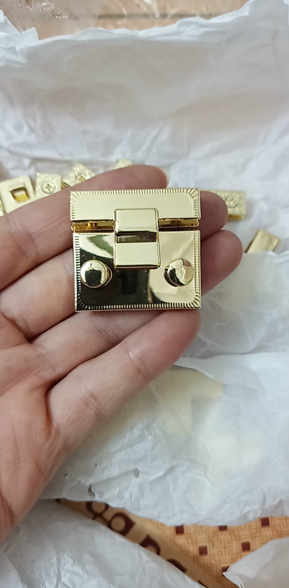 Mặt Khóa Túi Xách/Khóa Túi Xách/Khóa Túi/Phụ Kiện Khóa Kim Loại Cho Túi/Mặt Khóa Cặp-Túi-Clutch/Khóa Cài/handbag Twist Lock/Mặt Khoá WL Kích Thước 35mm Hợp Kim Không Gỉ Mạ Bóng Đẹp Phụ Kiện Làm Túi Xách Phân Khúc Cao Cấp - Màu Vàng Nhạt