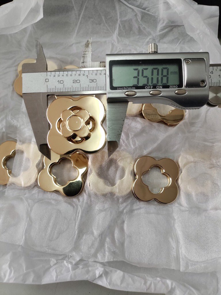 Mặt Khóa Túi Xách/Khóa Túi Xách/Khóa Túi/Phụ Kiện Khóa Kim Loại Cho Túi/Mặt Khóa Cặp-Túi-Clutch/Khóa Cài/handbag Twist Lock/Mặt Khóa FS Hình Hoa Hồng Kích Thước 35x17mm Bóng Đẹp Hợp Kim Không Gỉ Phụ Kiện Làm Túi Xách Phân Khúc Trung Cao Cấp - Màu Vàng