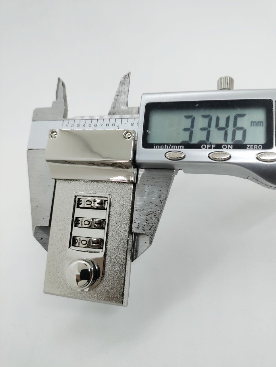 Mặt Khóa Túi Xách/Khóa Túi Xách/Khóa Túi/Phụ Kiện Khóa Kim Loại Cho Túi/Mặt Khóa Cặp-Túi-Clutch/Khóa Cài/handbag Twist Lock/Mặt Khóa Mật Mã XX Ba Hàng Số Kích Thước 61X34mm Mạ Bóng Đẹp Hợp Kim Không Gỉ Phụ Kiện Làm Túi Xách Hàng Cao Cấp - Màu Bạc