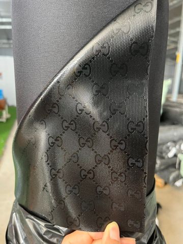 Da PVC JT Chữ Gucci Màu Đen Bóng  Khổ 1.4m Dày 1.1mm Làm Giày Dép Túi Xách Dòng Trung Cao - Màu đen