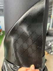 Da PVC/PU JT Chữ Gucci Màu Đen Bóng  Khổ 1.4m Dày 1.1mm  Làm Giày Dép Ba Lô Túi Xách Chống Thấm Nước Chống Xước Tốt Dòng Trung Cao - Màu đen