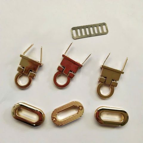 Mặt Khóa Túi Xách/Khóa Túi Xách/Khóa Túi/Phụ Kiện Khóa Kim Loại Cho Túi/Mặt Khóa Cặp-Túi-Clutch/Khóa Cài/handbag Twist Lock/Mặt Khóa FS Gập Salvatore Kích Thước 30x15mm Bóng Đẹp Hợp Kim Không Gỉ Phụ Kiện Túi Xách Phân Khúc Trung Cao Cấp - Màu Vàng 18K