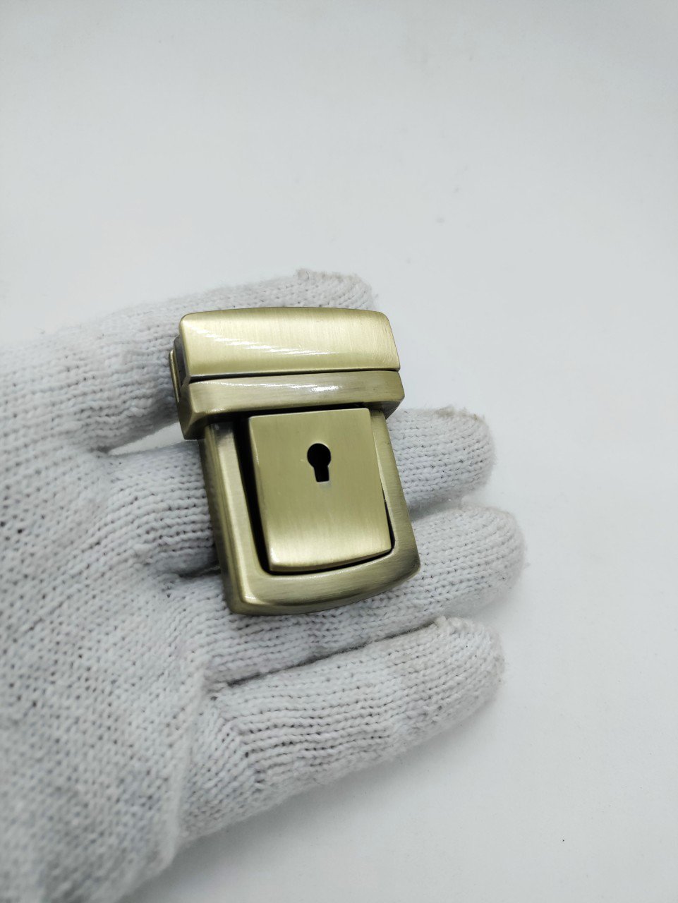 Mặt Khóa Túi Xách/Khóa Túi Xách/Khóa Túi/Phụ Kiện Khóa Kim Loại Cho Túi/Mặt Khóa Cặp-Túi-Clutch/Khóa Cài/handbag Twist Lock/Mặt Khóa Cài XX Kích Thước 43x56mm Hợp Kim Không Gỉ Mạ Bóng Đẹp Làm Cặp Da Nam Cao Cấp - Màu Đồng Cổ