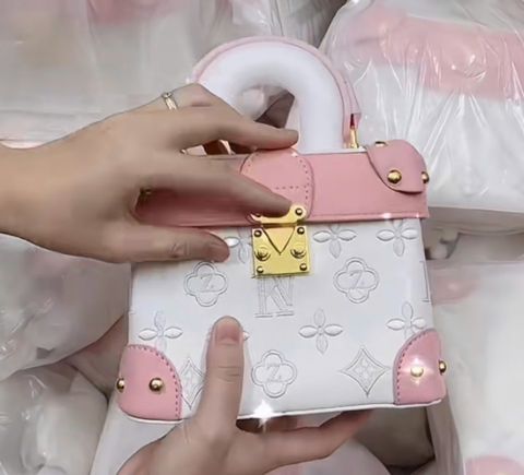 Mặt Khóa Túi Xách/Khóa Túi Xách/Khóa Túi/Phụ Kiện Khóa Kim Loại Cho Túi/Mặt Khóa Cặp-Túi-Clutch/Khóa Cài/handbag Twist Lock/Mặt Khóa FS LV Kích Thước 32x40mm Mạ Bóng Đẹp Hợp Kim Không Gỉ Phụ Kiện Làm Túi Xách Phân Khúc Trung Cao Cấp - Màu Vàng