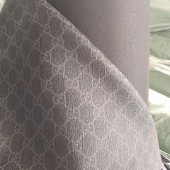 Da PVC/PU JT Chữ Gucci Màu Xám Khổ 1.4m Dày 1.1mm  Làm Giày Dép Ba Lô Túi Xách Chống Thấm Nước Chống Xước Tốt Dòng Trung Cao - Màu đen