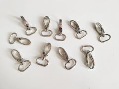 Móc Càng Cua/Móc Chó/Móc Quai Túi/Móc Túi/Móc chó càng cua/Móc chó bấm/Móc xích Metal Bolt Snaps – For Dog Leashes, Bag Straps, Crafts FS Đuôi tròn Lọt lòng 20mm Phụ kiện làm balo túi xách Phân khúc Trung cấp - Màu Bạc